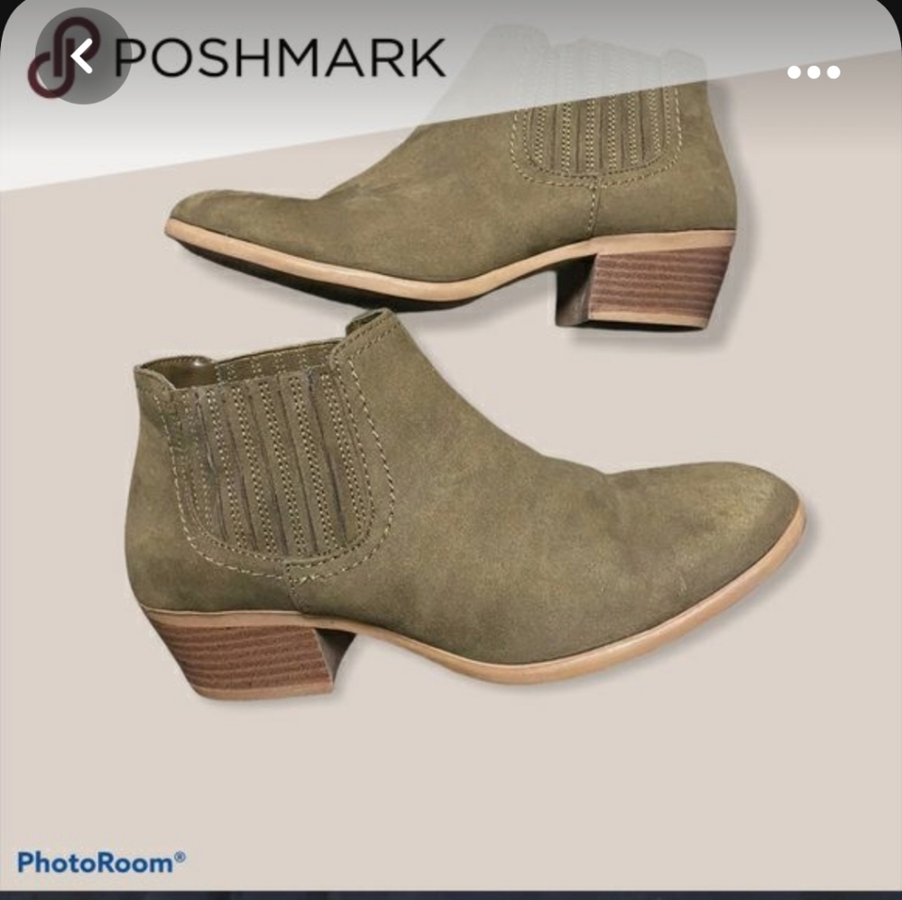 Olive green American Eagle Outfitters boots size 13 women